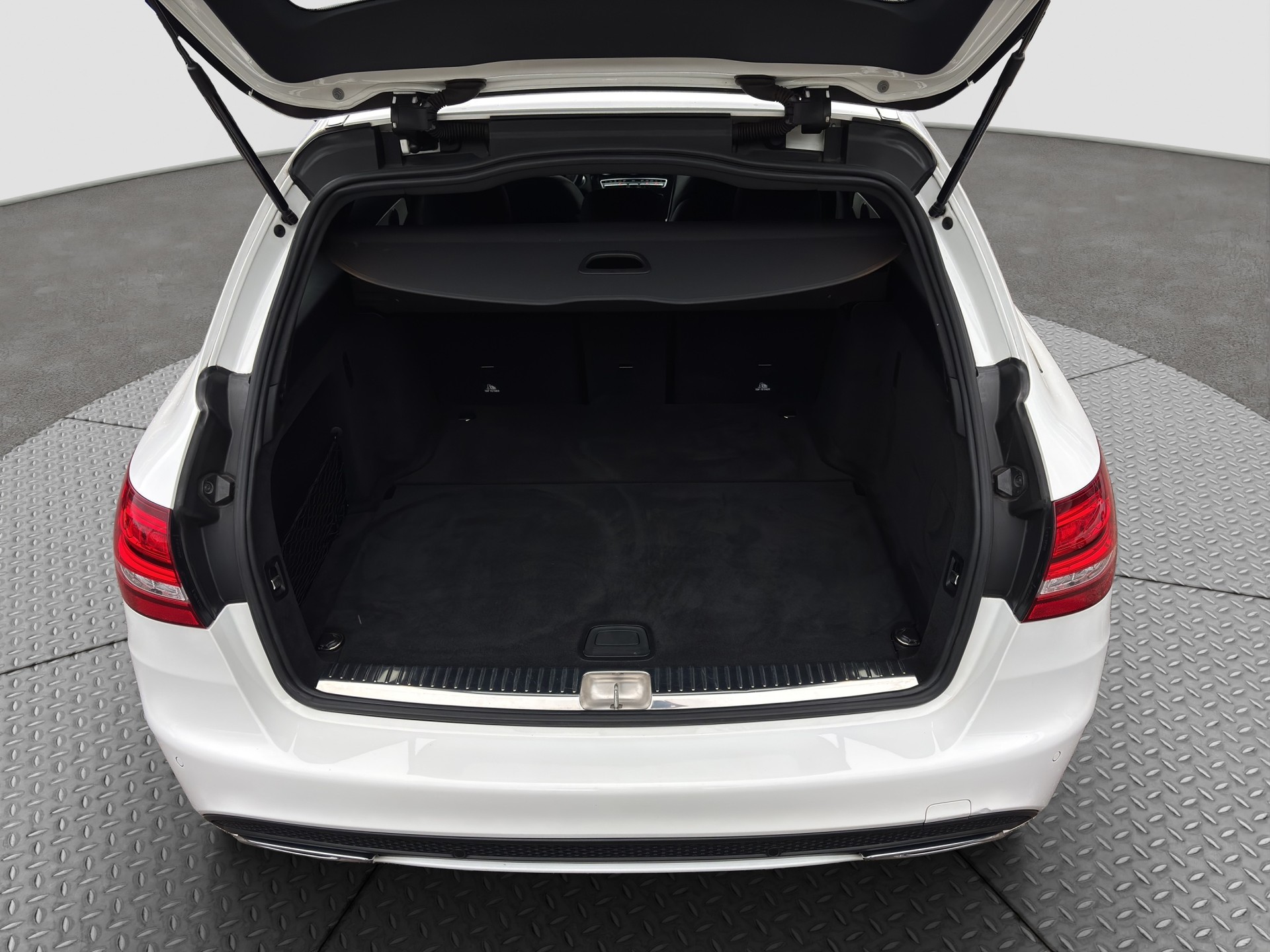 MERCEDES-BENZ C 220 d AMG Line 4Matic 9G-Tronic-image-15