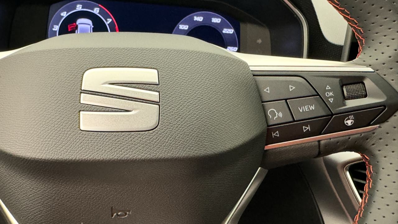 SEAT Leon 1.5 eHybrid pHEV DSG FR-image-9