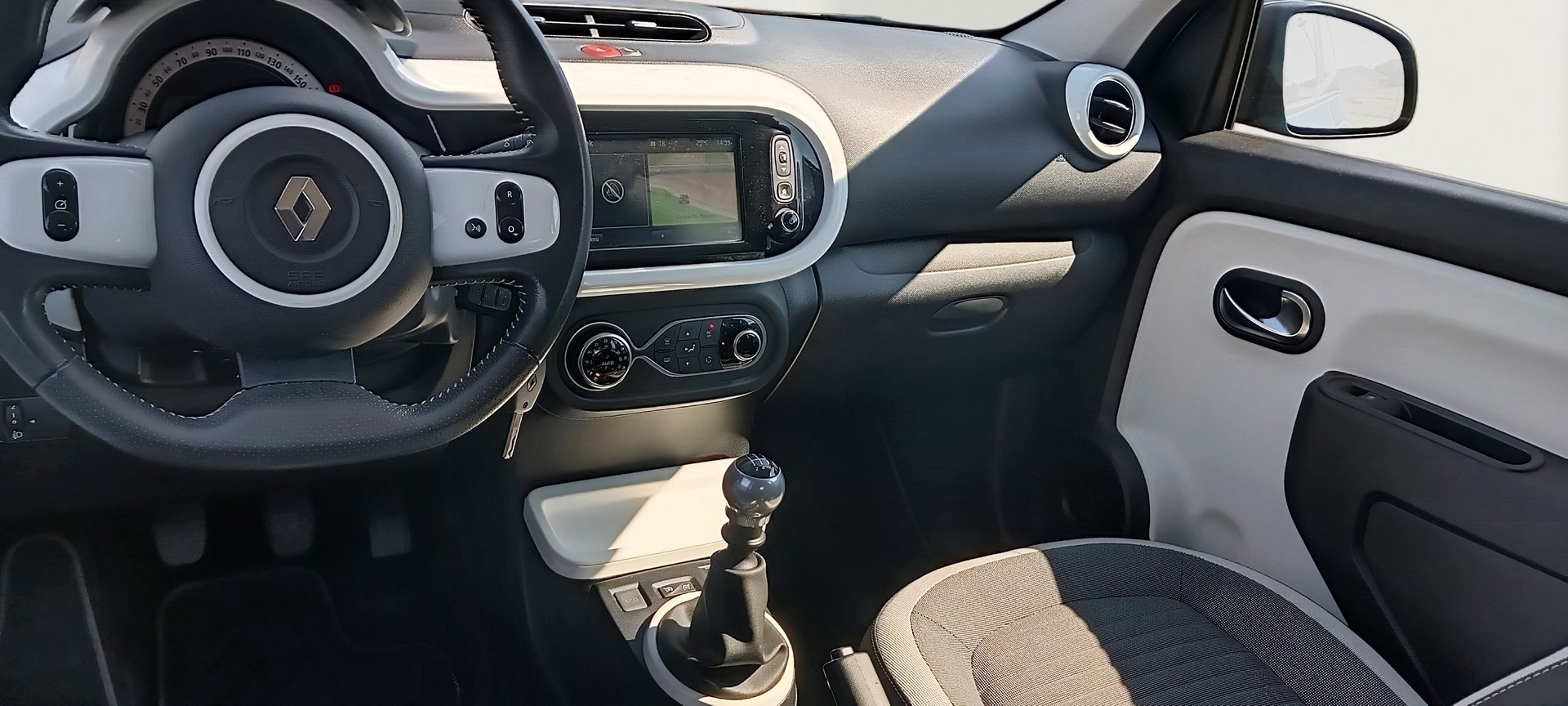 RENAULT Twingo 0.9 Intens-image-14