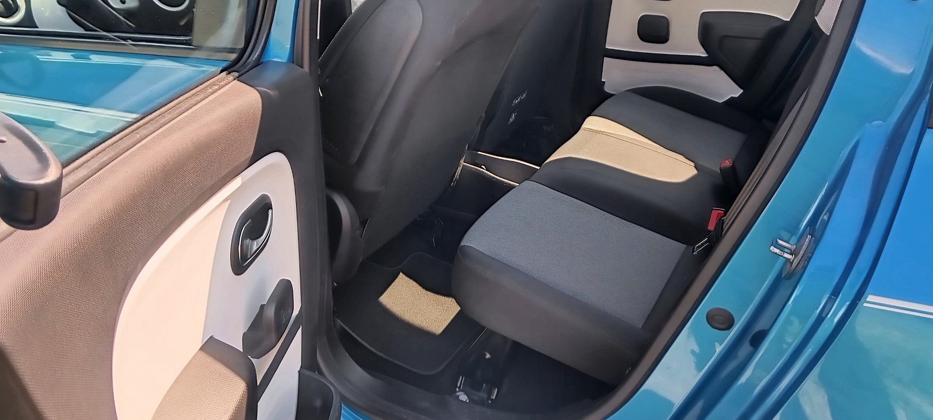 RENAULT Twingo 0.9 Intens-image-16