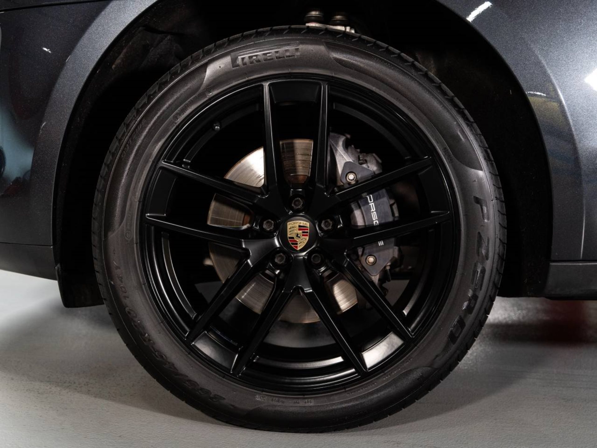 PORSCHE Macan-image-16