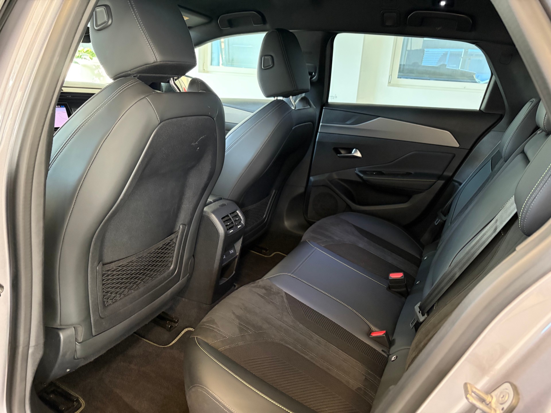 PEUGEOT 308 SW 1.6 PHEV 180 GT-image-9