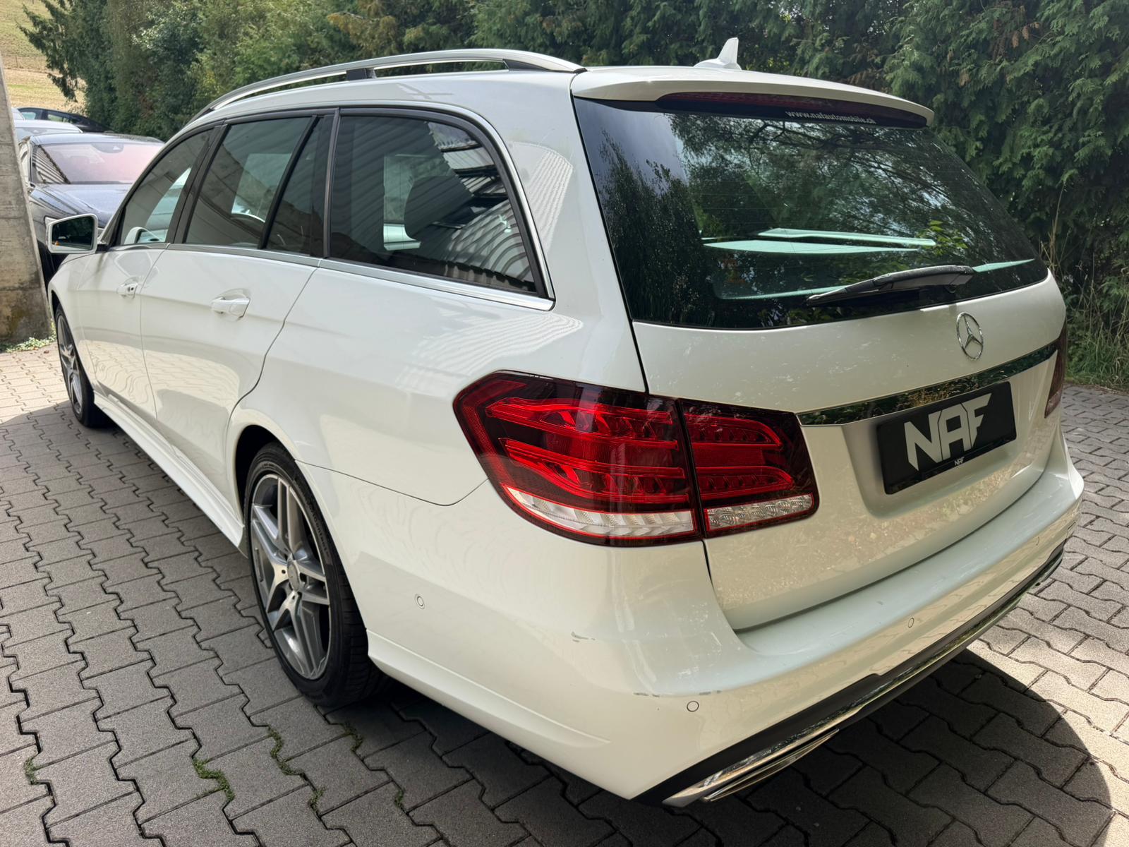 MERCEDES-BENZ E 220 BlueTEC 4Matic 7G-Tronic AMG Line-showroom-element-2