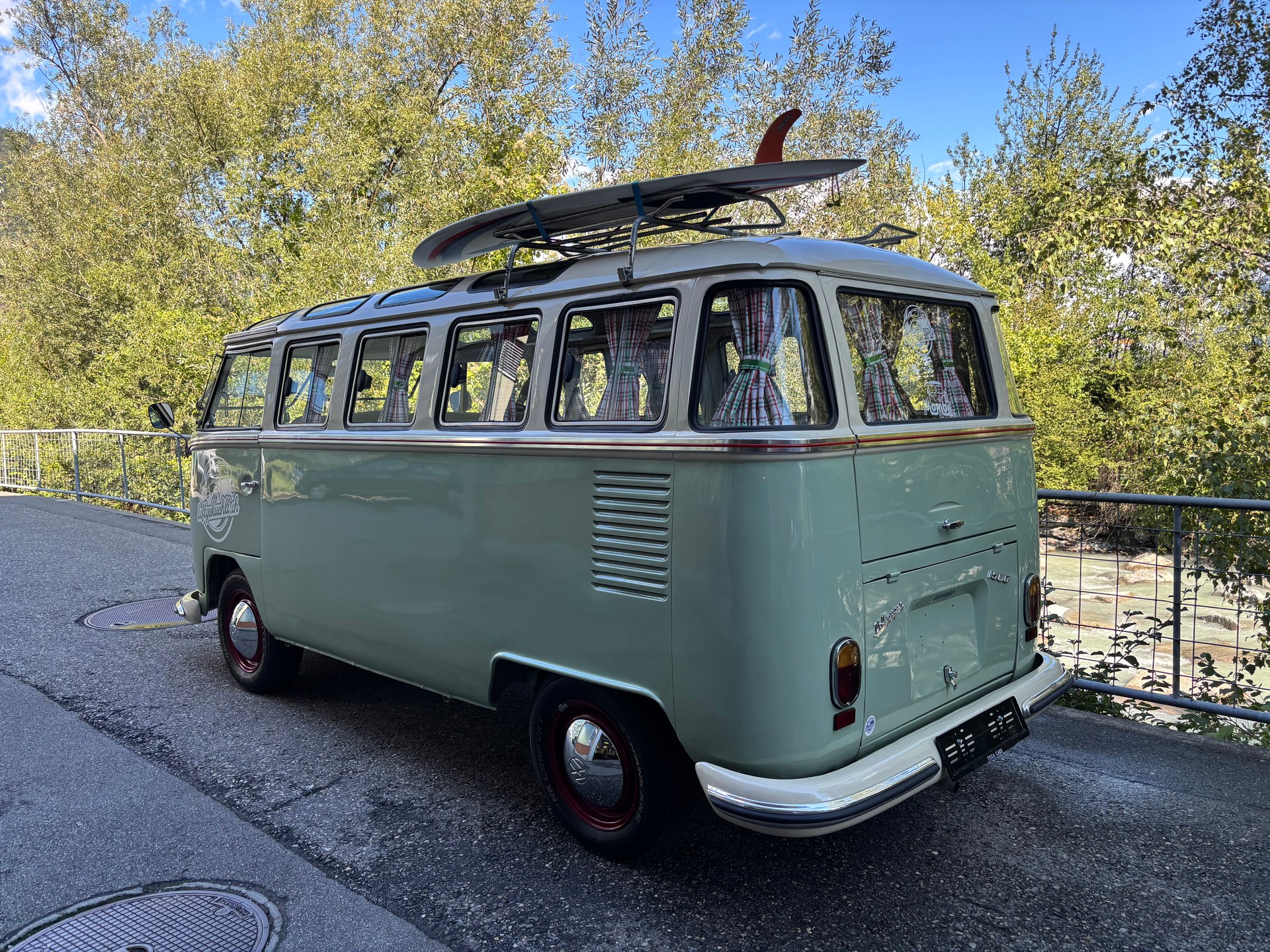 VW Samba-showroom-element-3