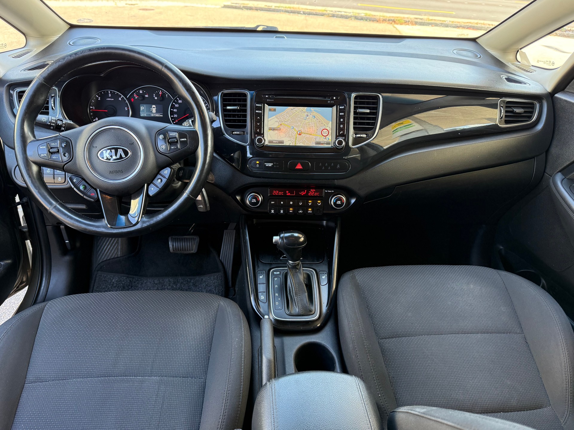 KIA Carens 1.7 CRDi Trend DCT-image-6