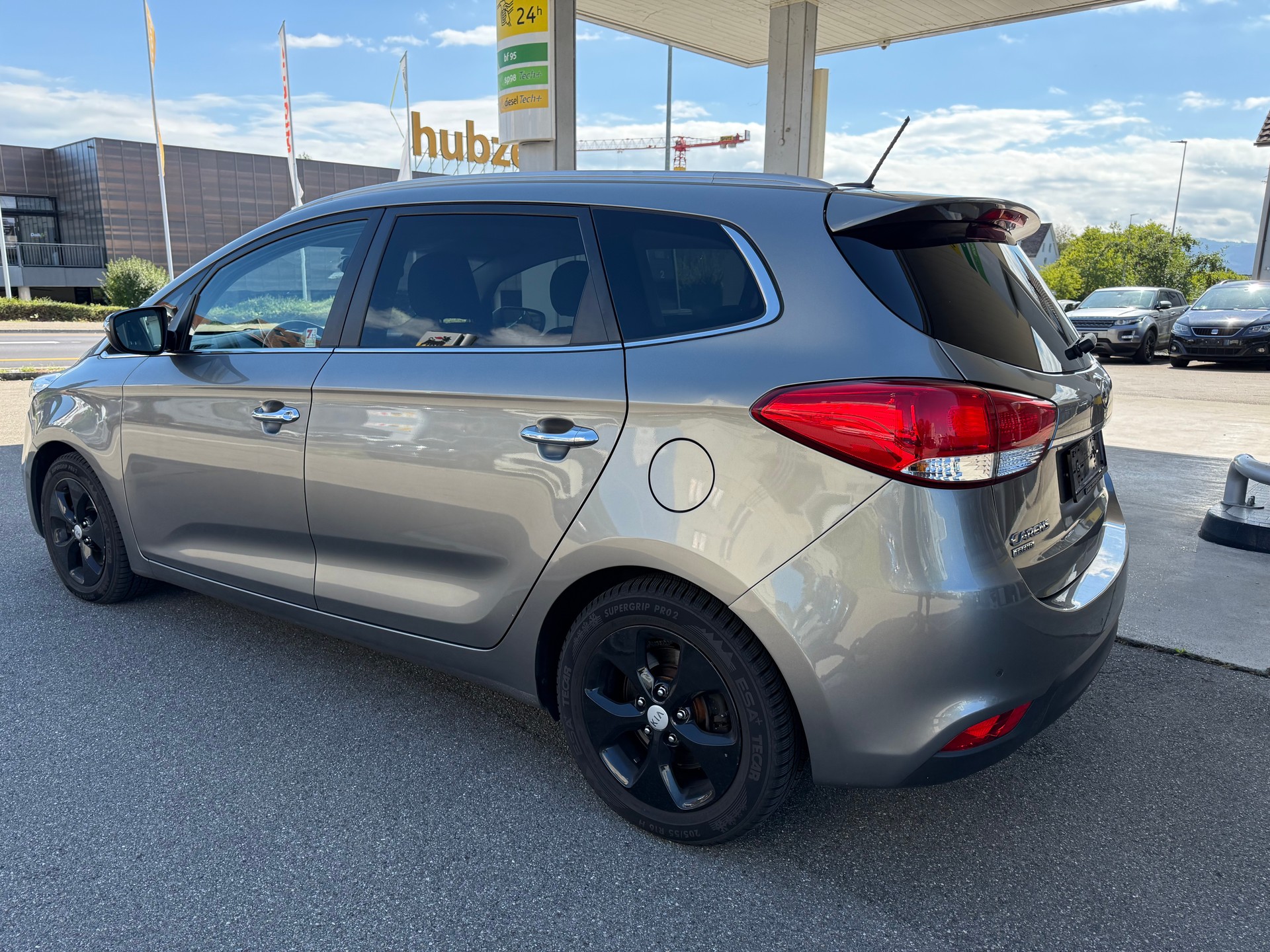 KIA Carens 1.7 CRDi Trend DCT-image-4