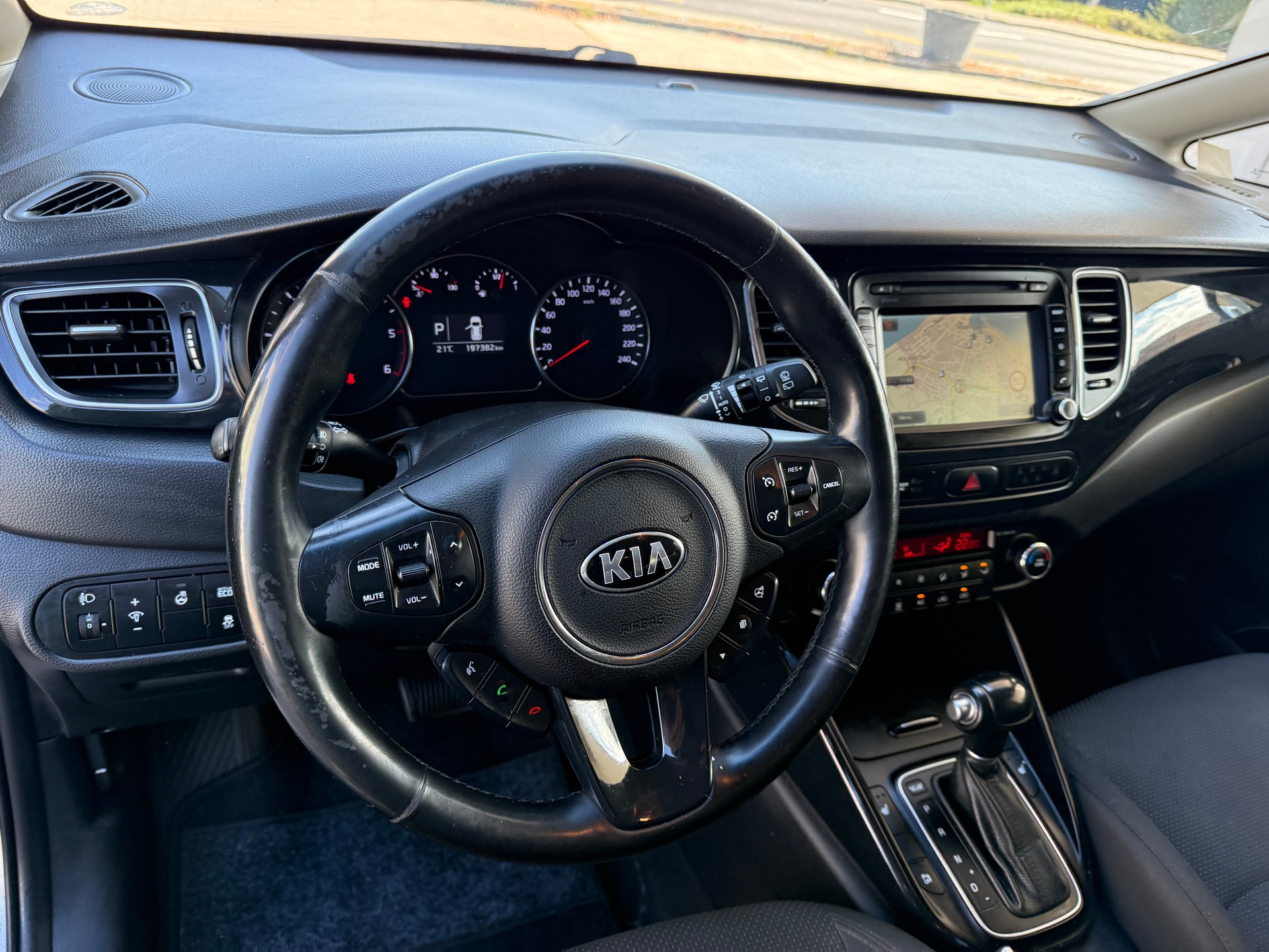 KIA Carens 1.7 CRDi Trend DCT-image-12