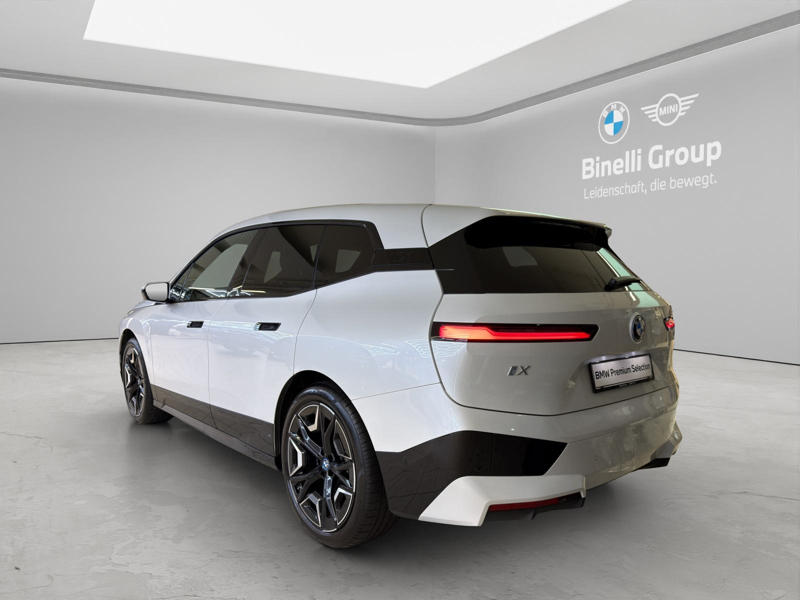 BMW iX xDrive40 SportPaket-showroom-element-3