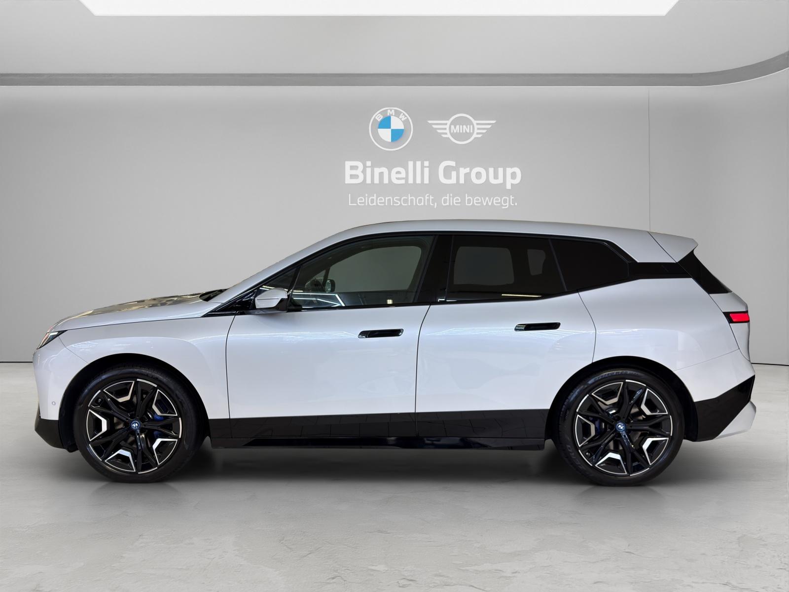 BMW iX xDrive40 SportPaket-showroom-element-2