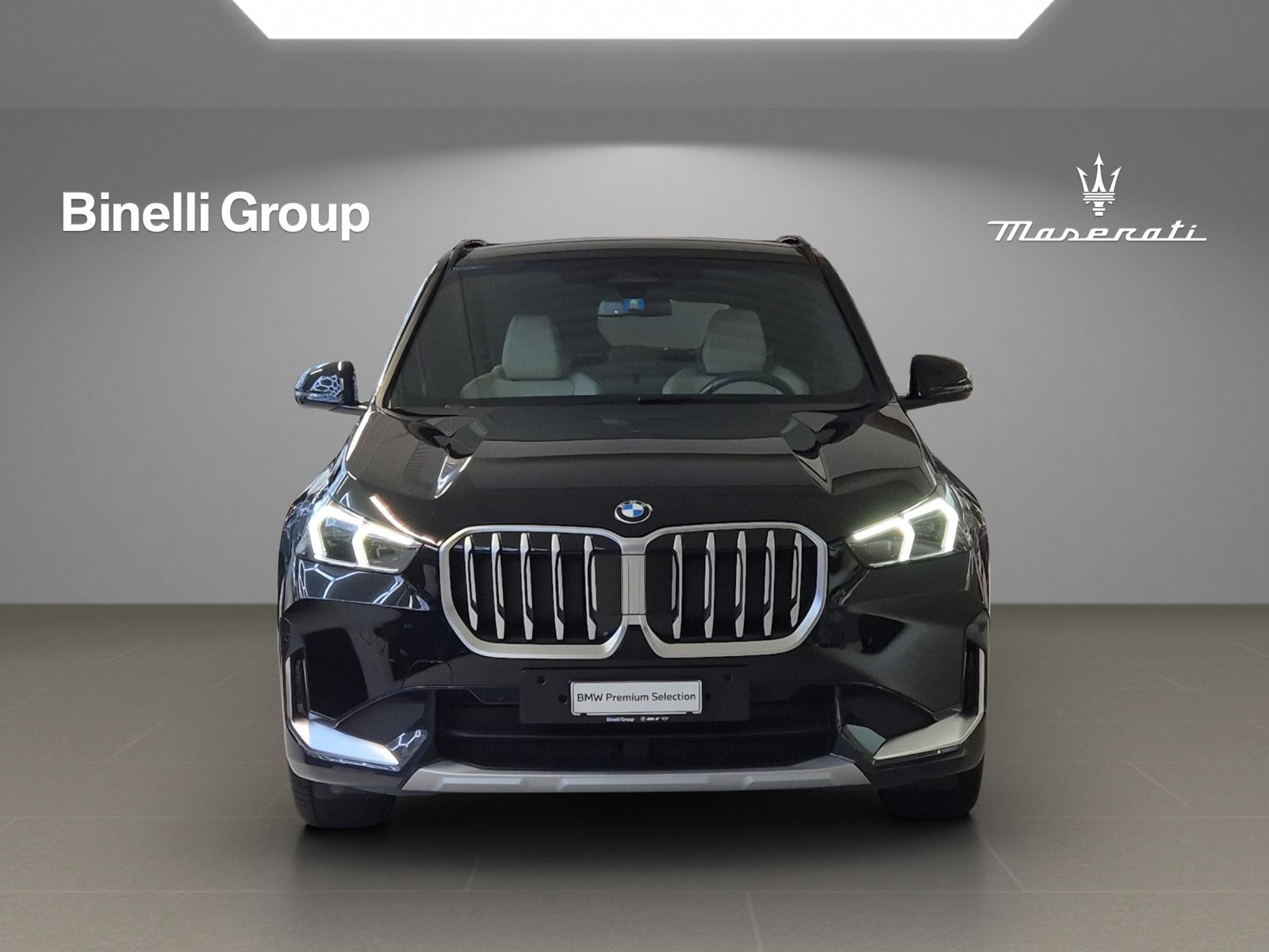 BMW X1 U11 18i sDrive paddles-showroom-element-1