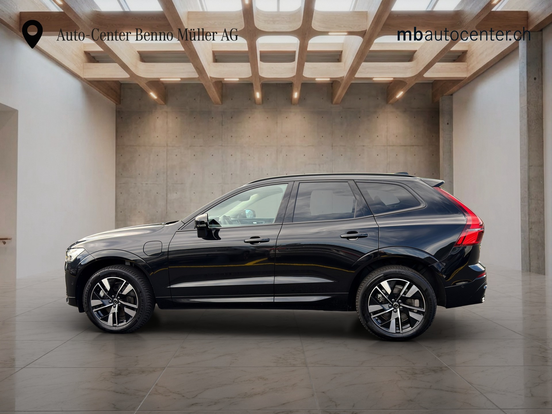 VOLVO XC60 2.0 T6 TE Plus Dark eAWD-showroom-element-1
