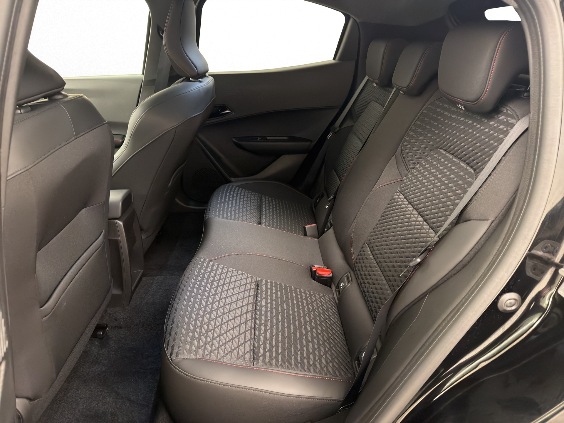 RENAULT Clio 1.8 E-Tech techno-image-11