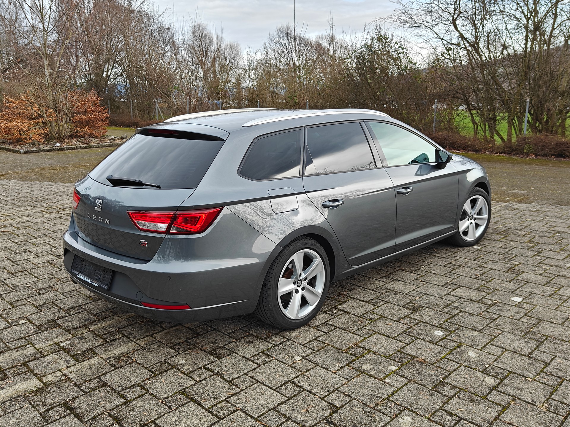 SEAT LEON ST 2.0TDI FR-LINE *184PS*-showroom-element-1