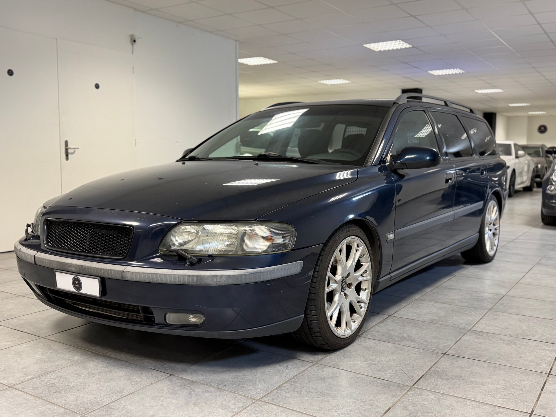 VOLVO V70 T5-showroom-element-3