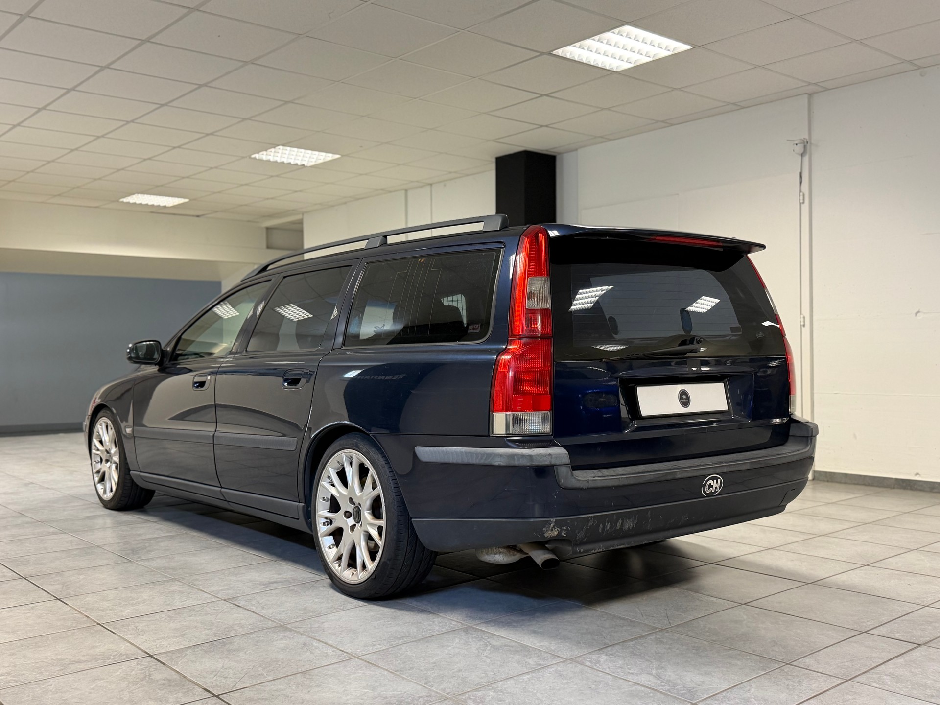 VOLVO V70 T5-image-10