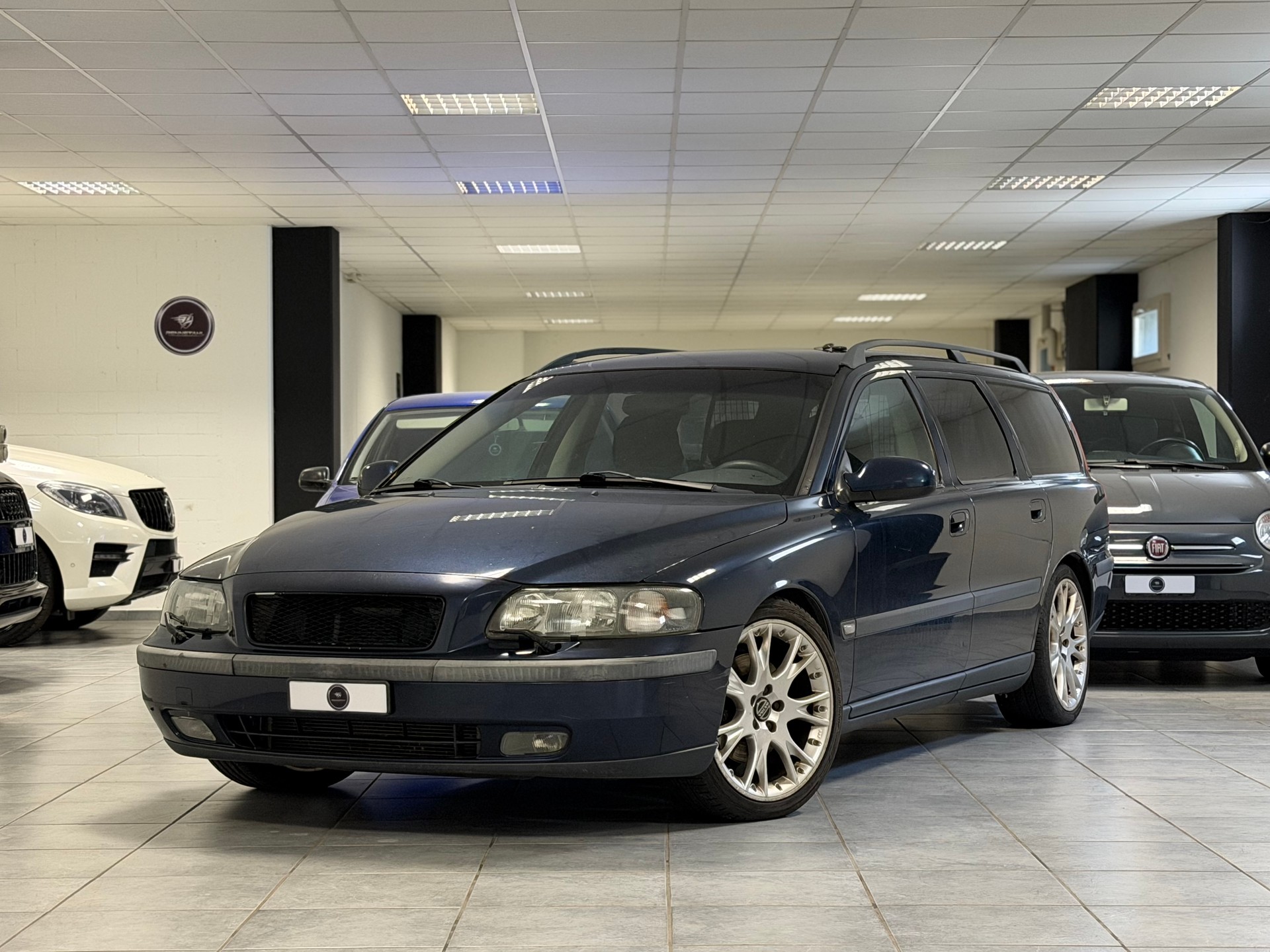 VOLVO V70 T5-showroom-element-1