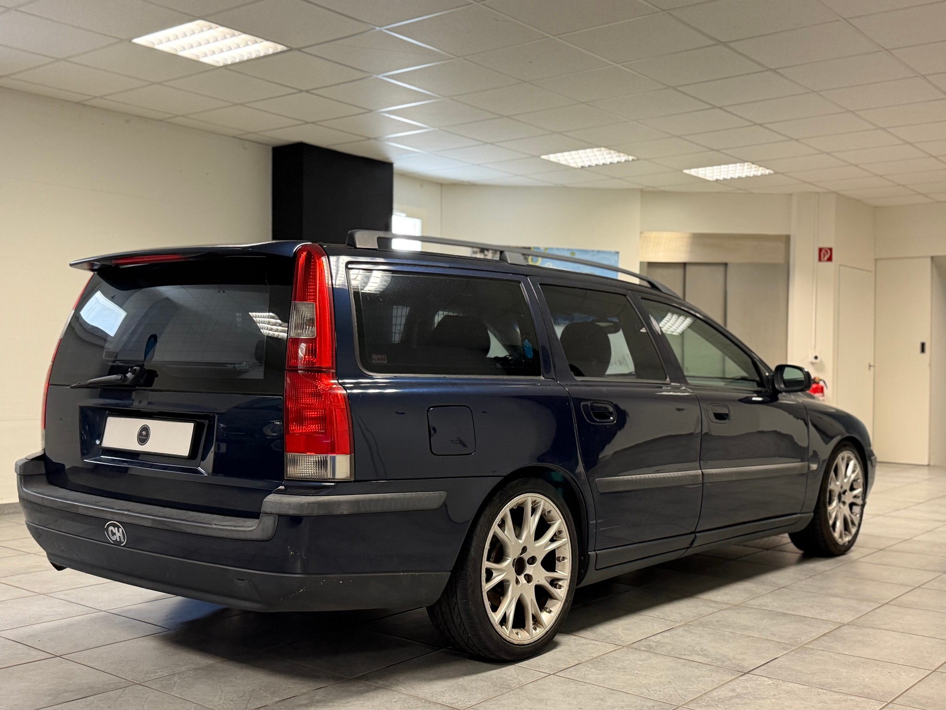 VOLVO V70 T5-image-16