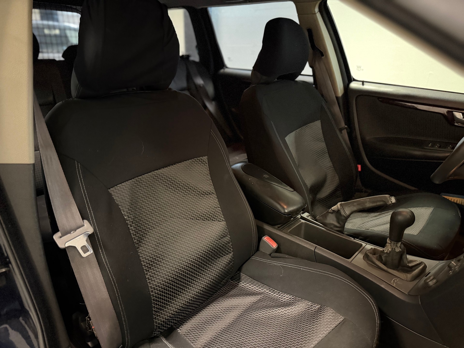VOLVO V70 T5-image-21