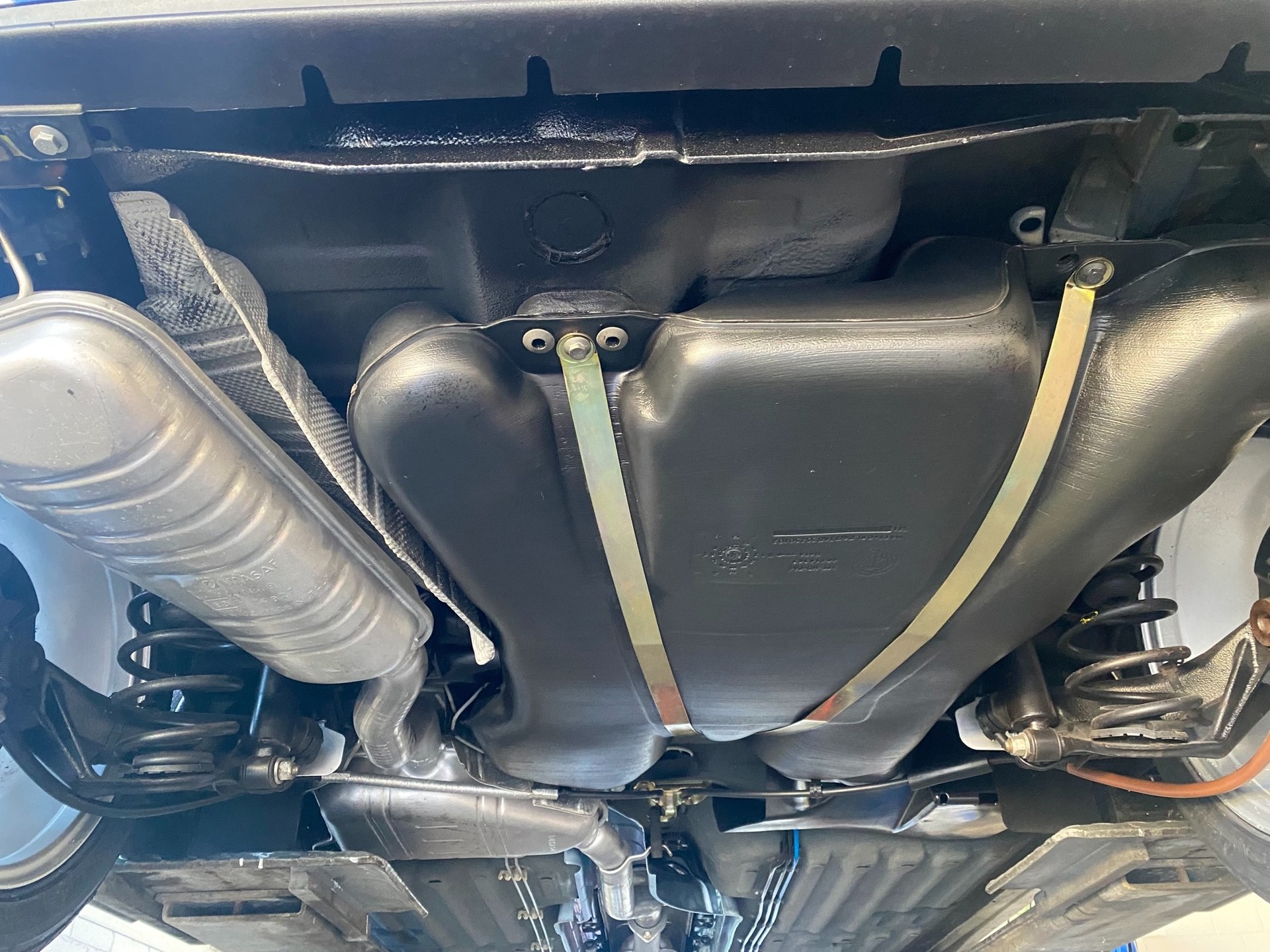 LANCIA Delta HPE 2.0 16V HF-image-12