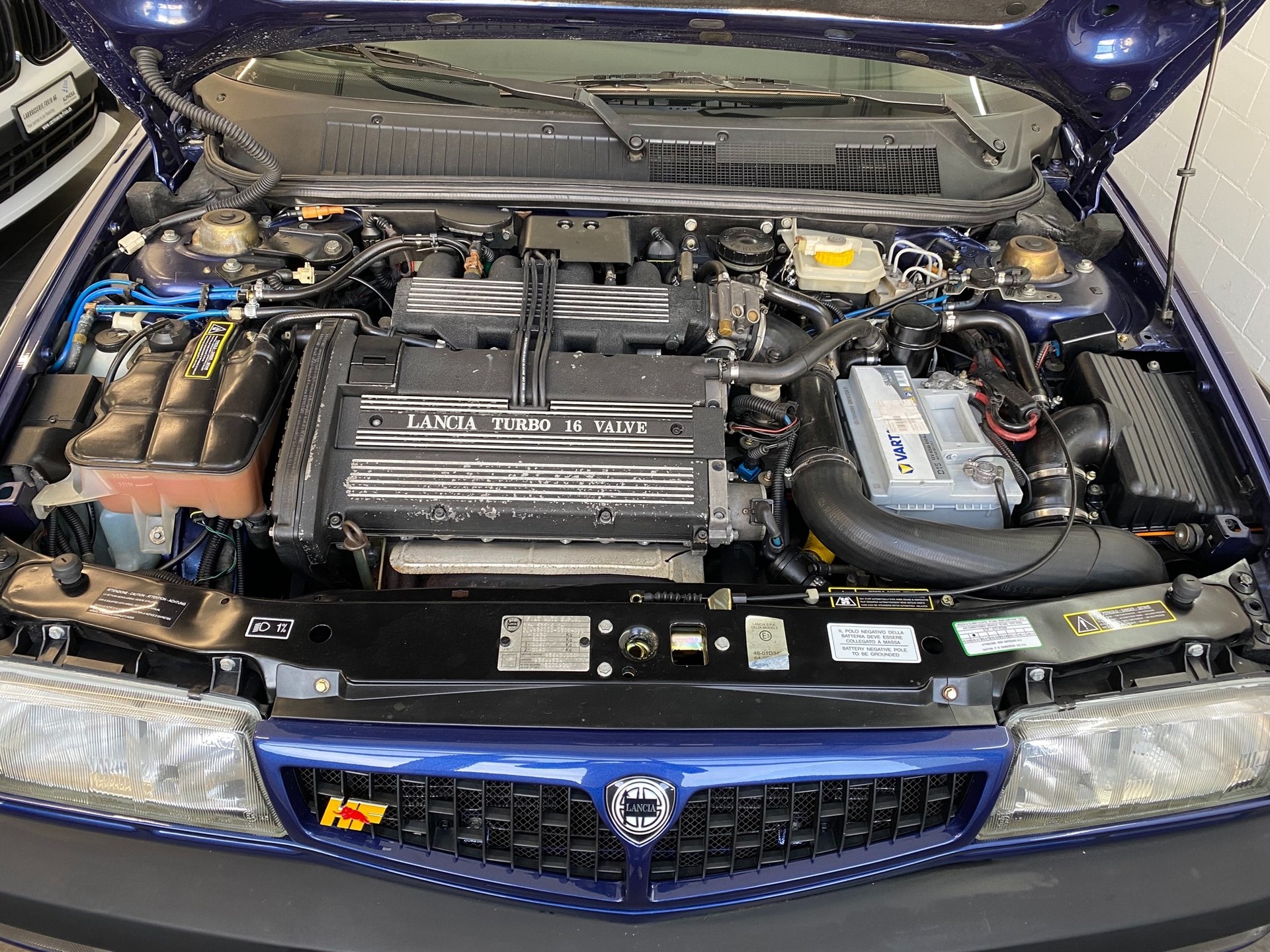 LANCIA Delta HPE 2.0 16V HF-image-9