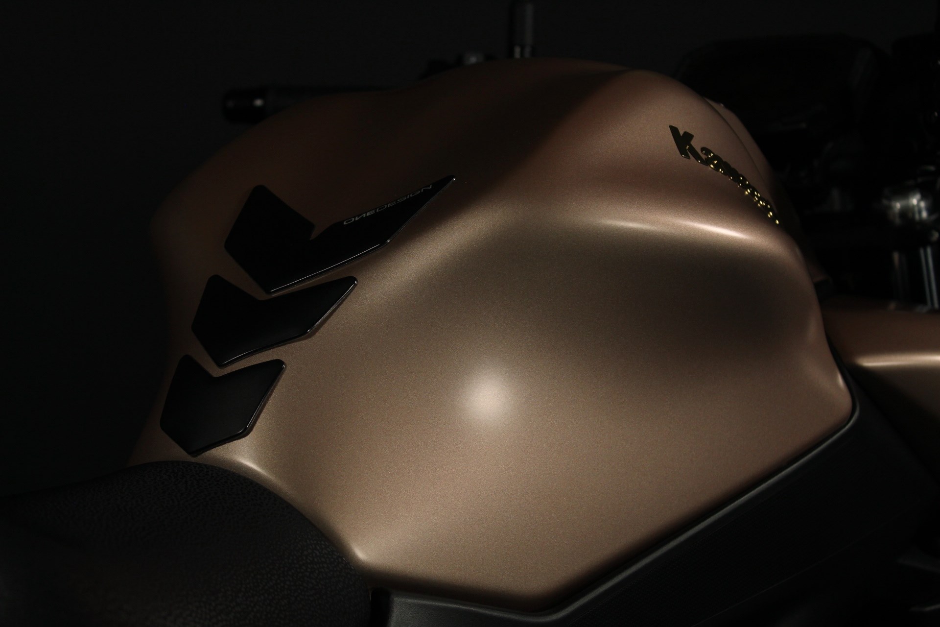 KAWASAKI Z 650 (50/35 KW) *Rose-Gold* Level 1-image-6