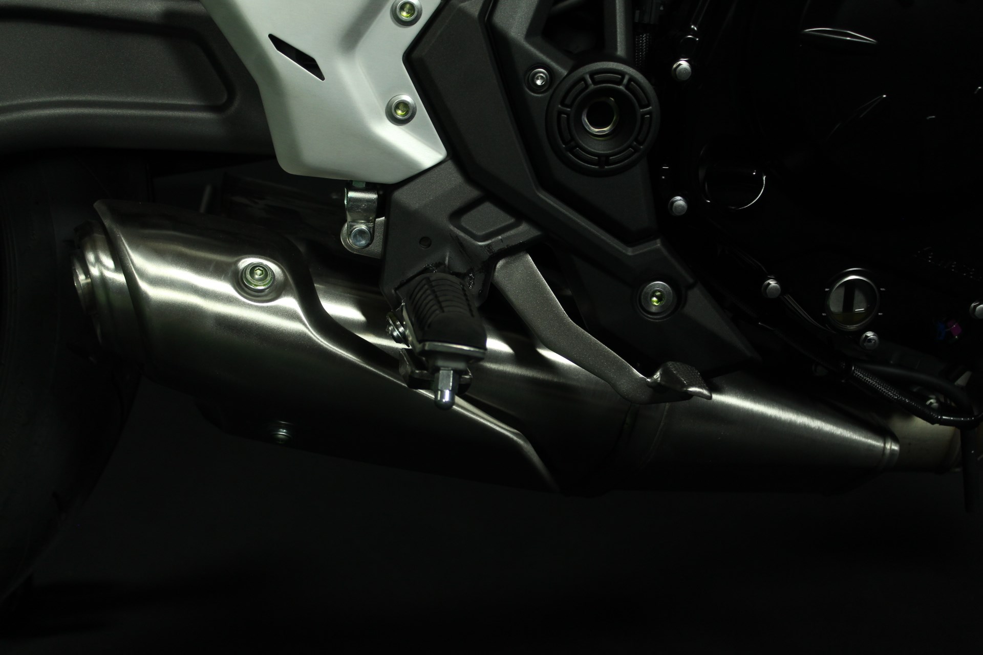KAWASAKI Z 650 (50/35 KW) *Rose-Gold* Level 1-image-8