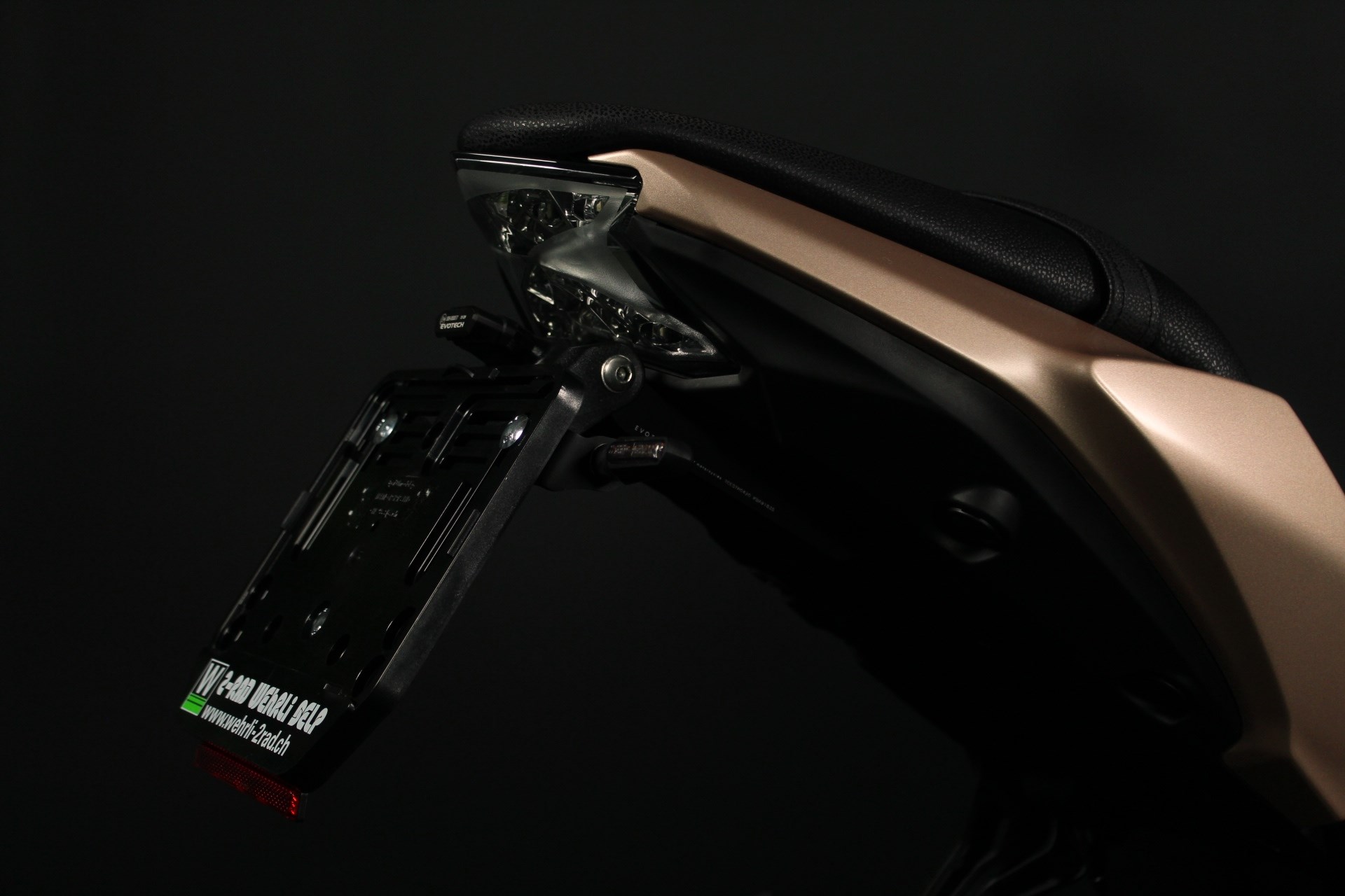 KAWASAKI Z 650 (50/35 KW) *Rose-Gold* Level 1-image-5