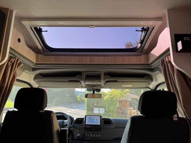 CHALLENGER Trigano RE2 S217 Etape Edition Renault / TV Ahk Solar Anlage-image-14