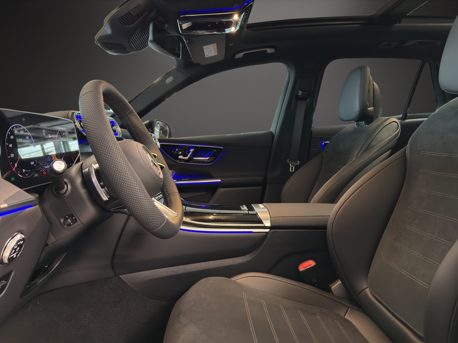 MERCEDES-BENZ GLC 200 4Matic 9G-Tronic AMG Line-image-8