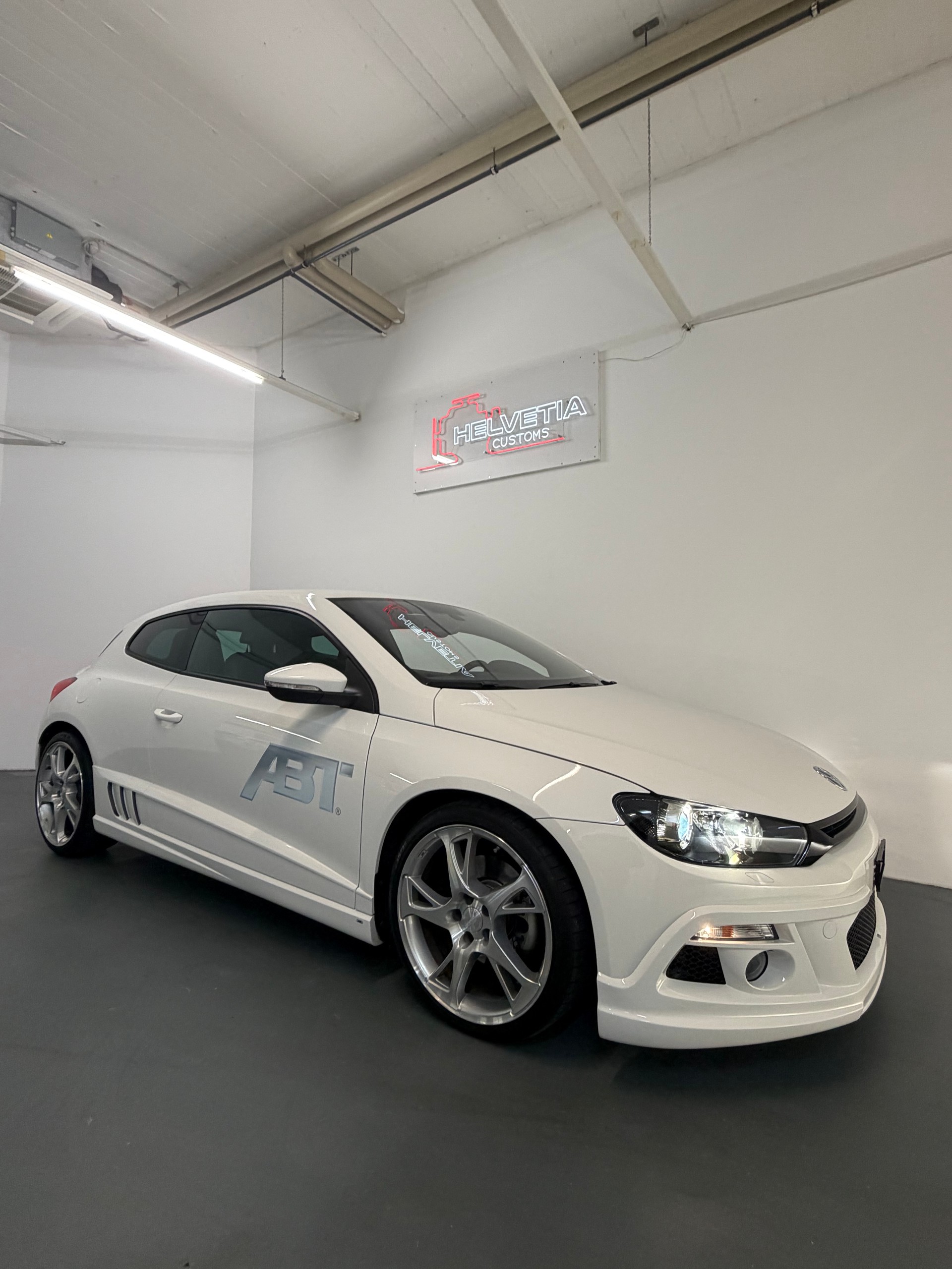 VW Scirocco 2.0 TSI-image-1