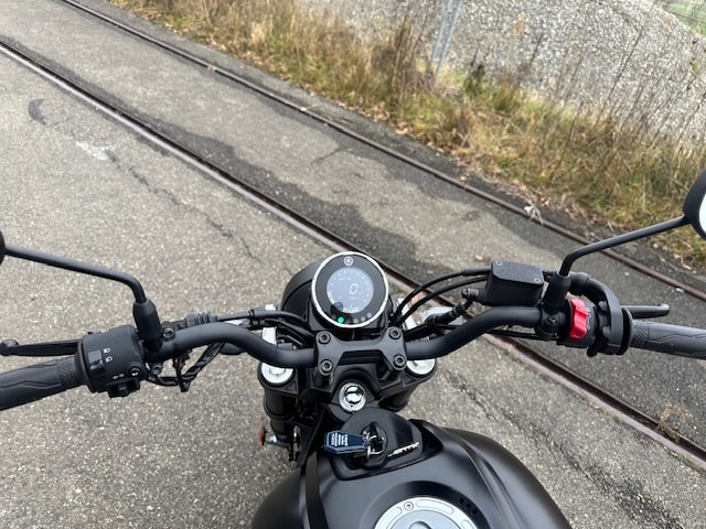 YAMAHA XSR 125-image-1