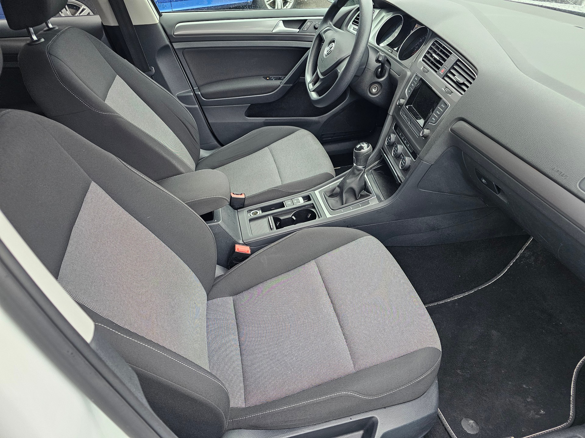 VW Golf 1.2 TSI Trendline-image-1