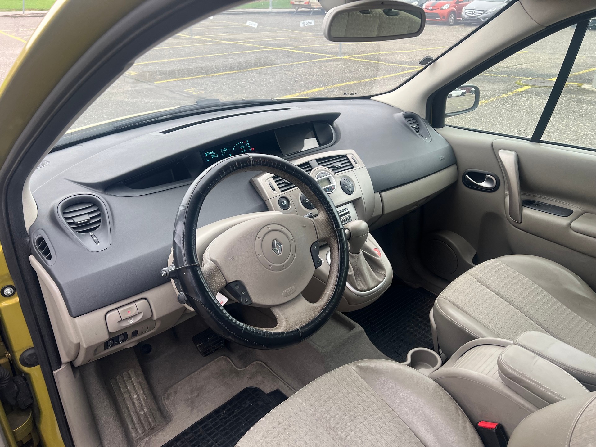 RENAULT Scénic 2.0 16V Dynamique-image-9