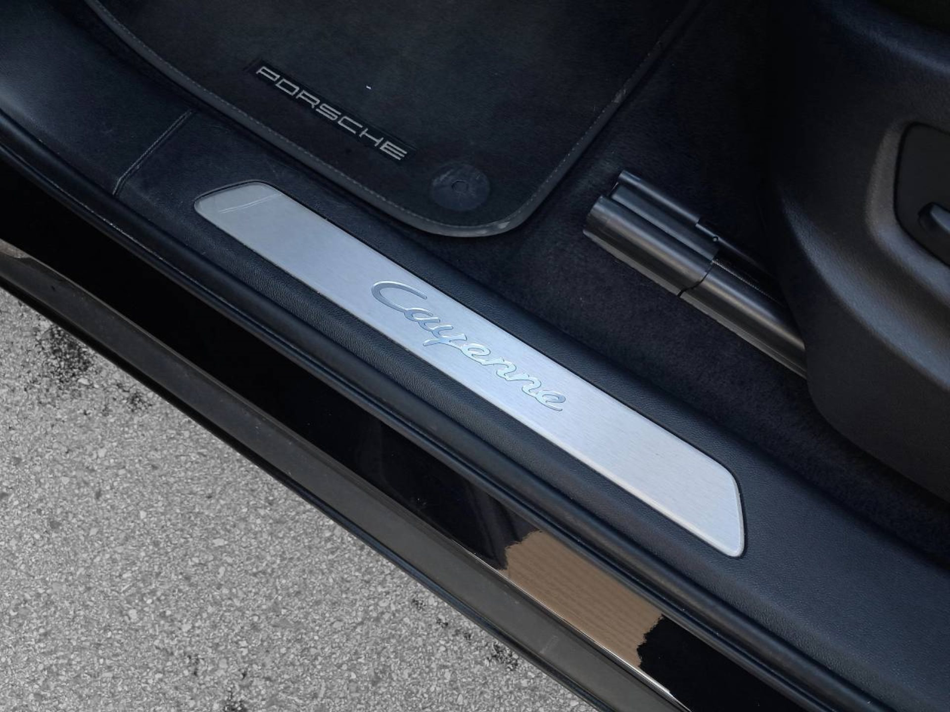 PORSCHE Cayenne E-Hybrid (MY22)-image-26