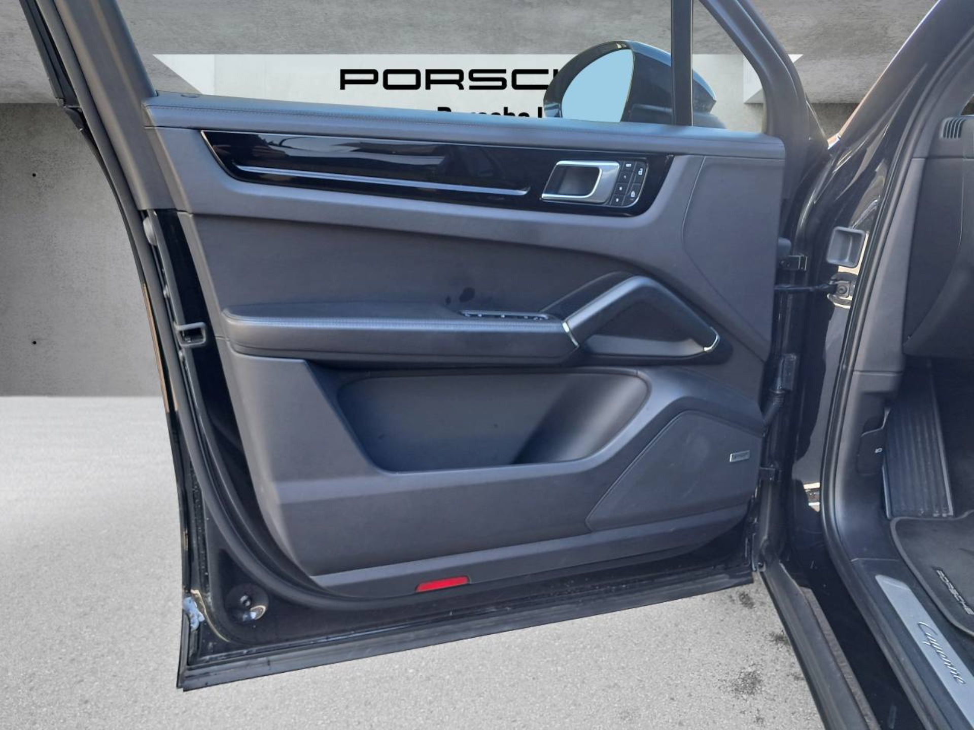 PORSCHE Cayenne E-Hybrid (MY22)-image-24