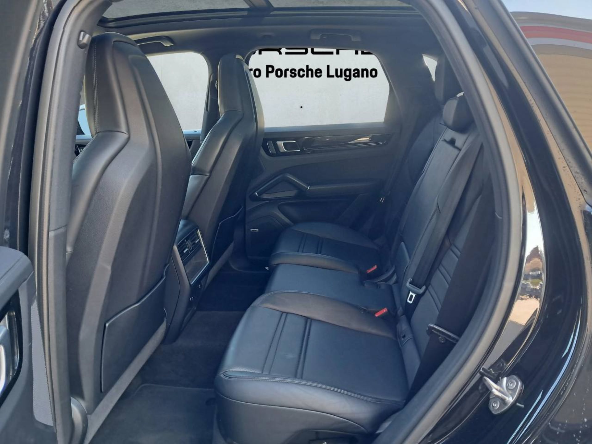 PORSCHE Cayenne E-Hybrid (MY22)-image-16