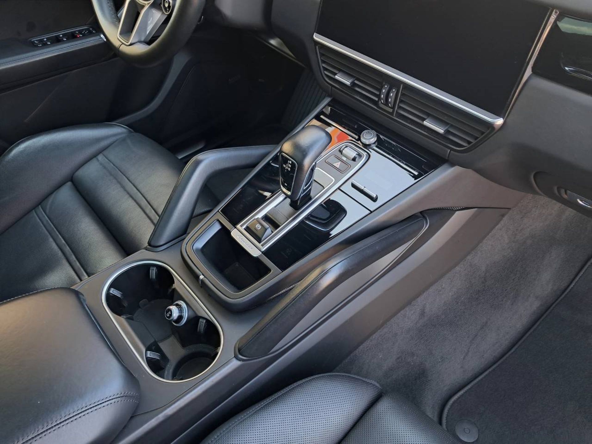 PORSCHE Cayenne E-Hybrid (MY22)-image-19