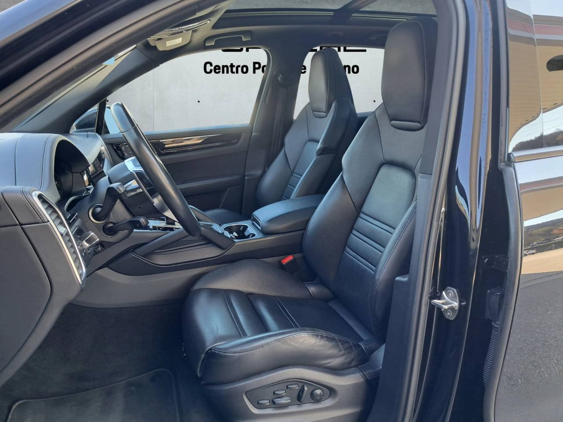 PORSCHE Cayenne E-Hybrid (MY22)-image-4