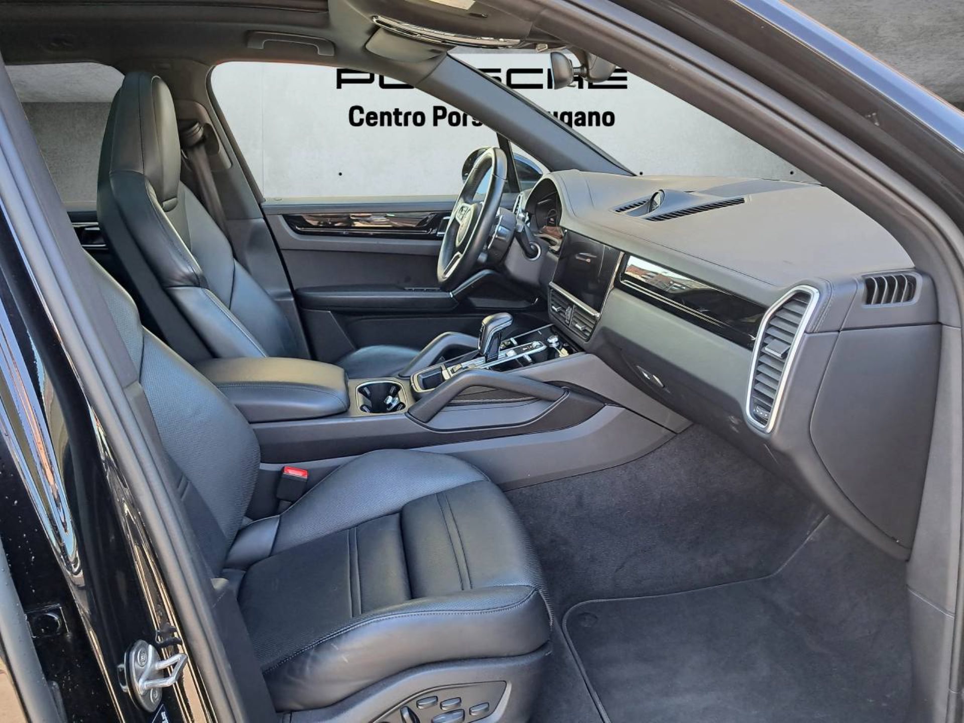 PORSCHE Cayenne E-Hybrid (MY22)-image-13