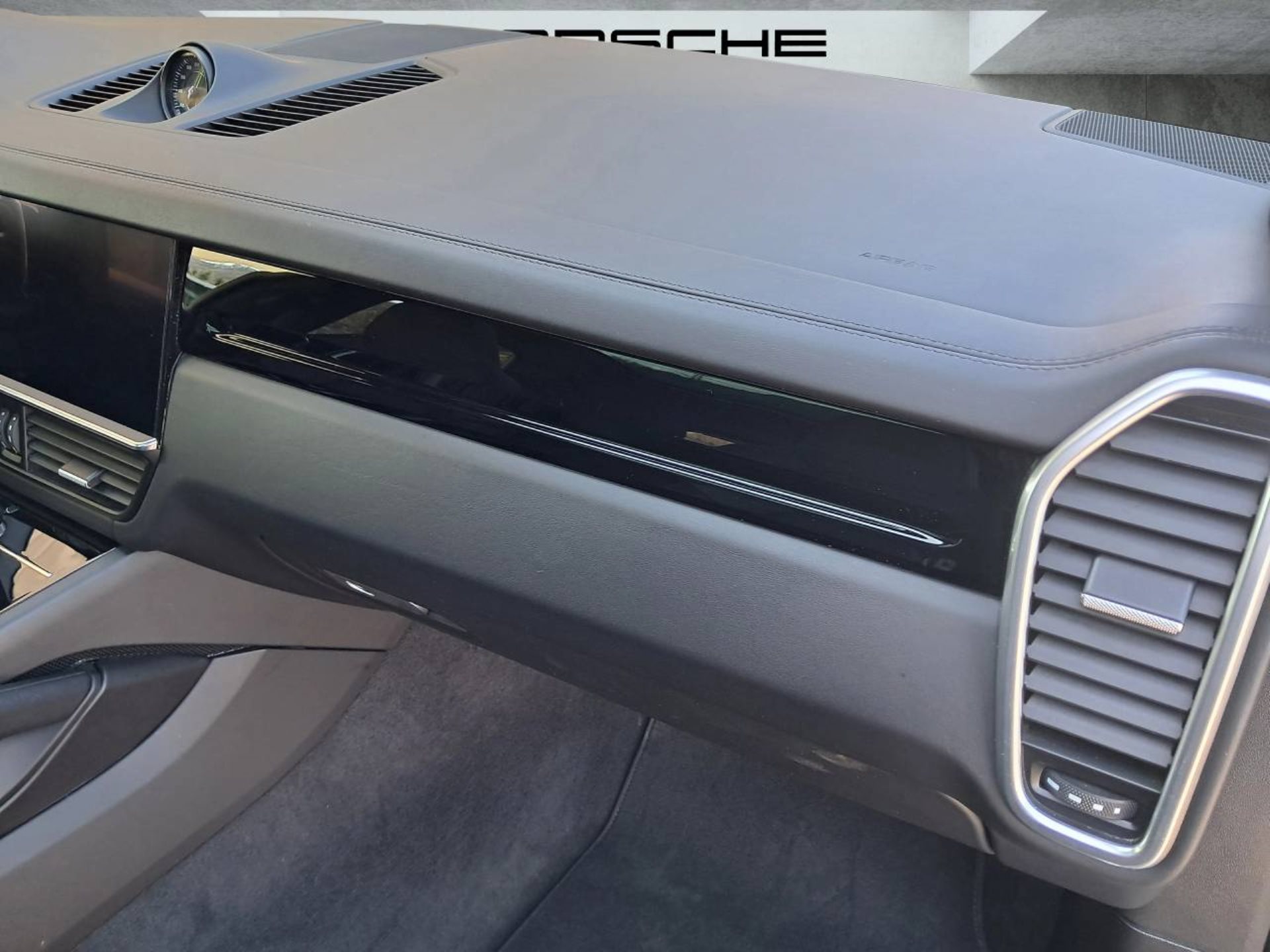 PORSCHE Cayenne E-Hybrid (MY22)-image-28