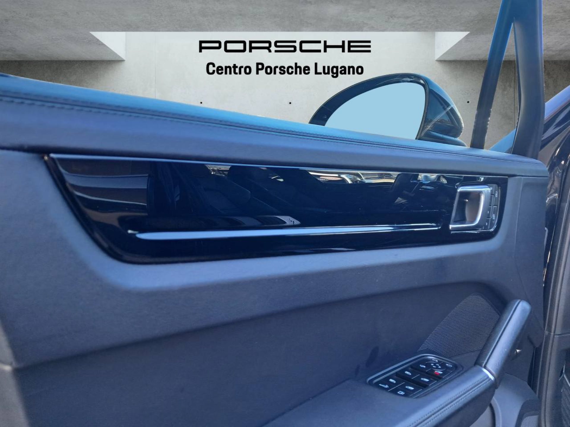 PORSCHE Cayenne E-Hybrid (MY22)-image-29