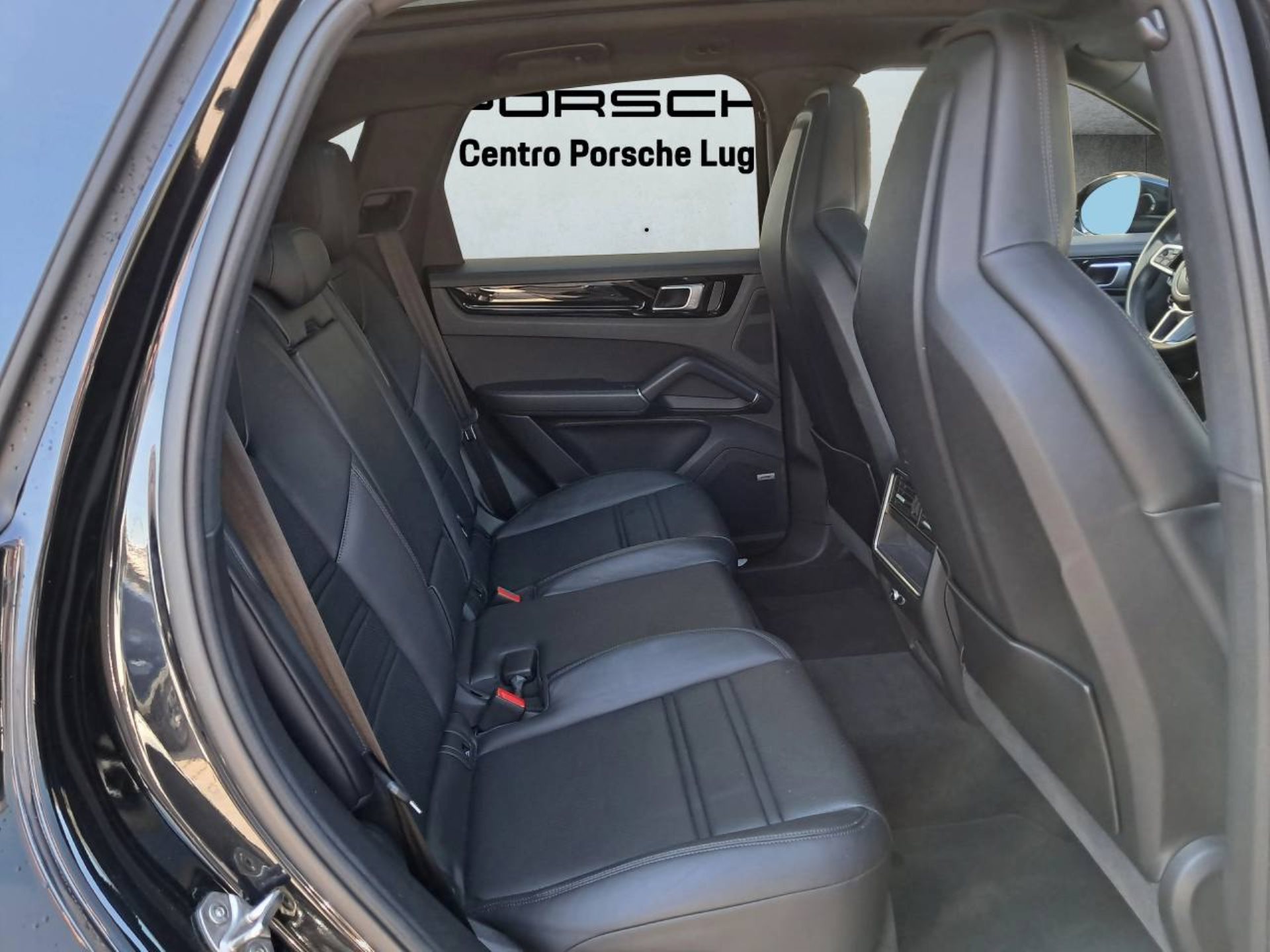 PORSCHE Cayenne E-Hybrid (MY22)-image-17