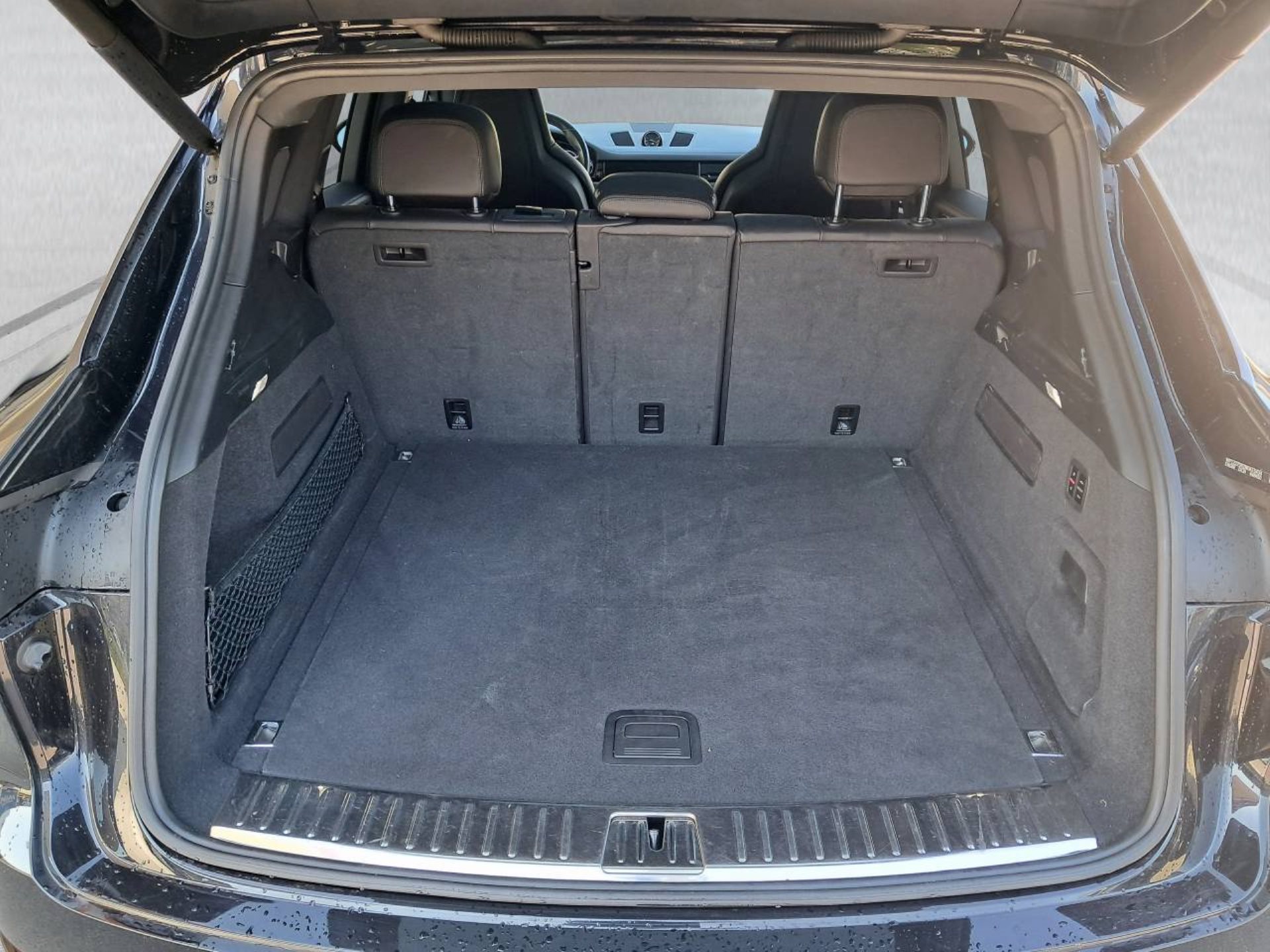 PORSCHE Cayenne E-Hybrid (MY22)-image-23