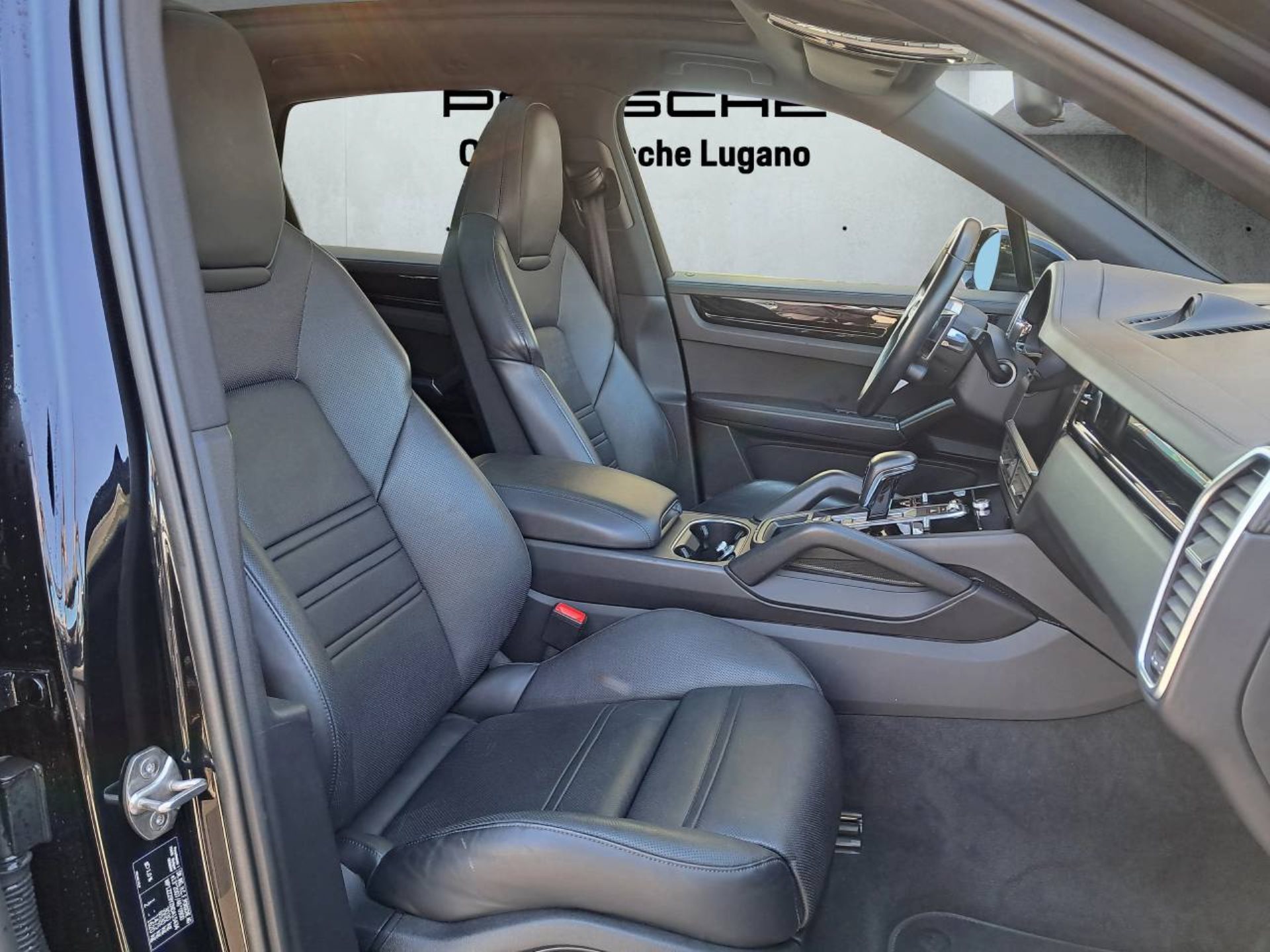 PORSCHE Cayenne E-Hybrid (MY22)-image-14