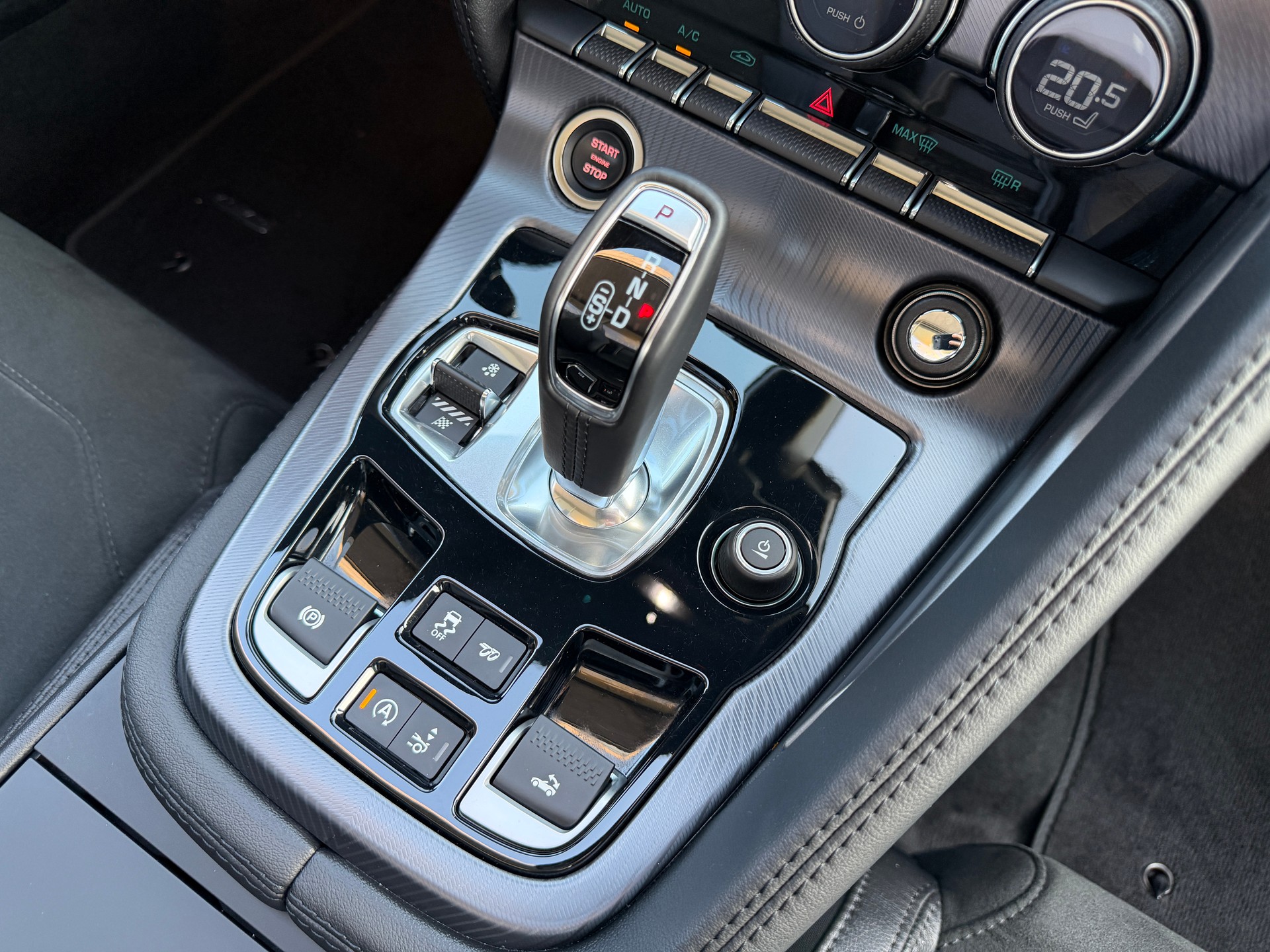 JAGUAR F-Type Convertible 2.0 I4 R-Dynamic Automatik-image-18