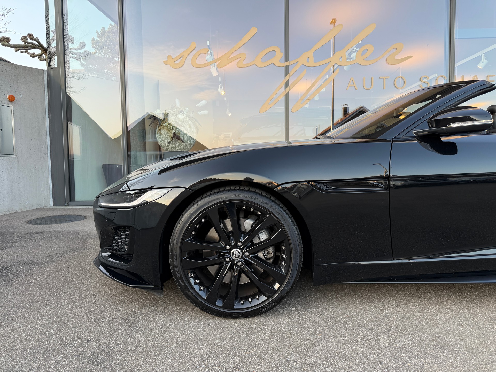 JAGUAR F-Type Convertible 2.0 I4 R-Dynamic Automatik-image-6