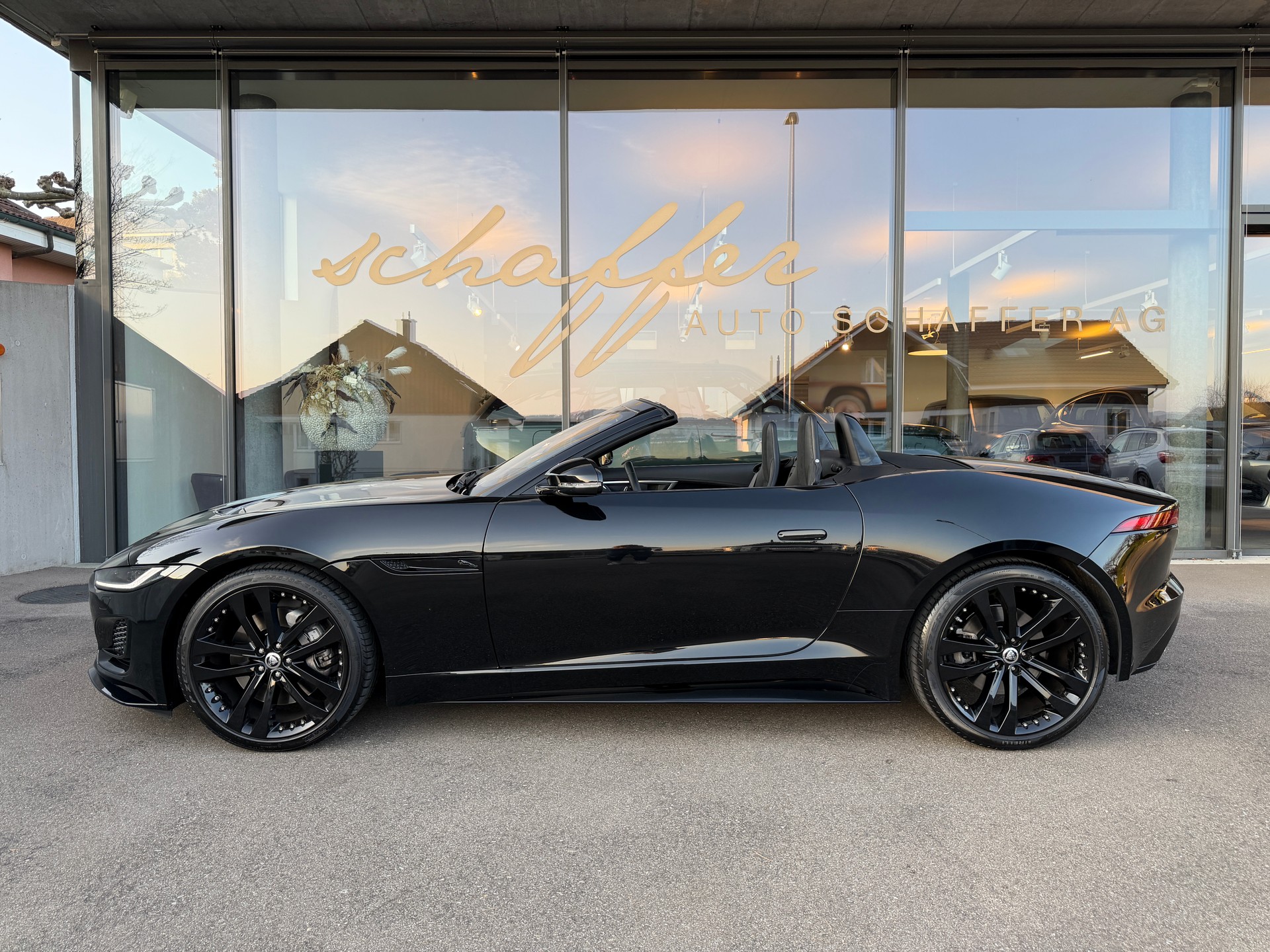 JAGUAR F-Type Convertible 2.0 I4 R-Dynamic Automatik-image-5
