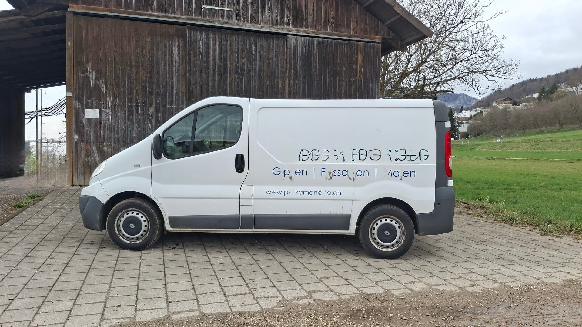RENAULT Trafic 2.0 dCi 90 2.7t L1H1-image-1