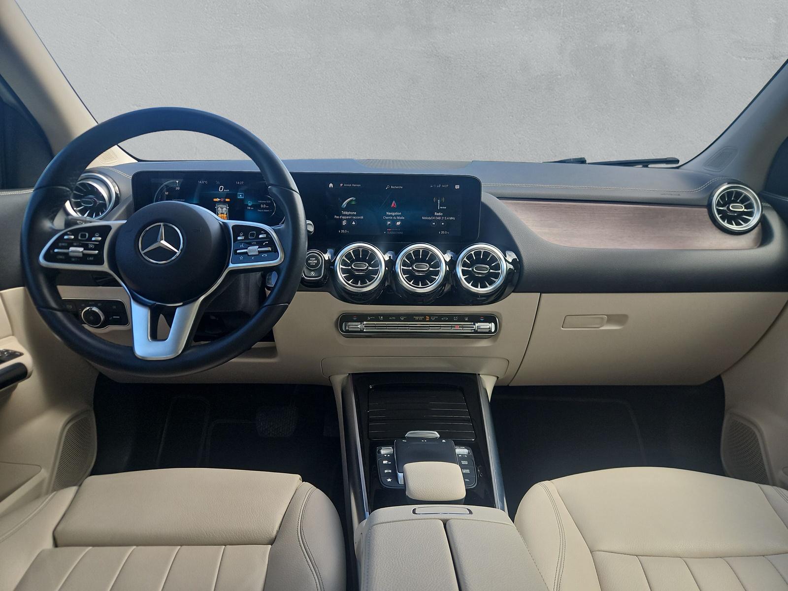 MERCEDES-BENZ GLA 200 Progressive 4matic-image-12