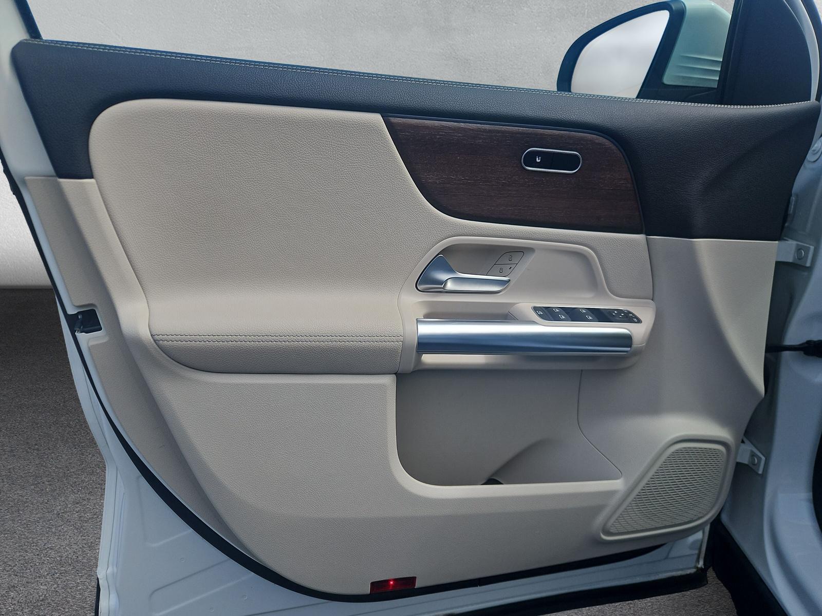 MERCEDES-BENZ GLA 200 Progressive 4matic-image-16